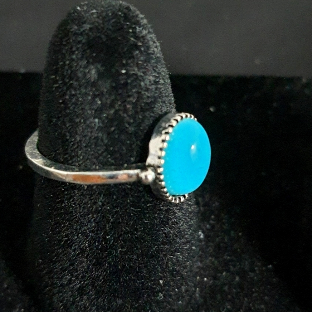 Turquoise Oval Stone Silver Ring - Picture 3 of 5